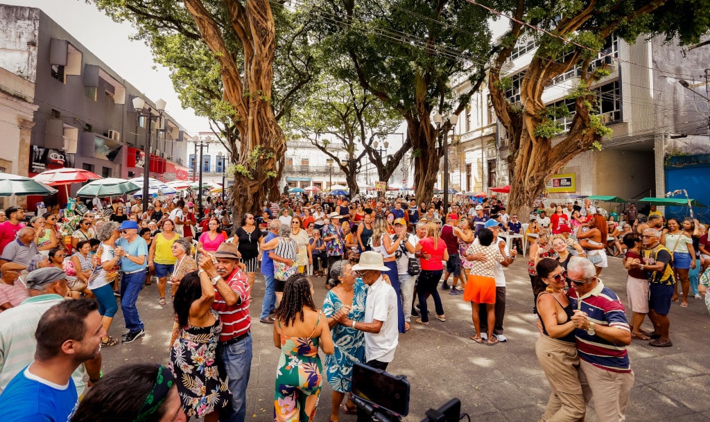 Grupo Pé de Choro leva clássicos do ritmo ao Sabadinho Bom, em João Pessoa