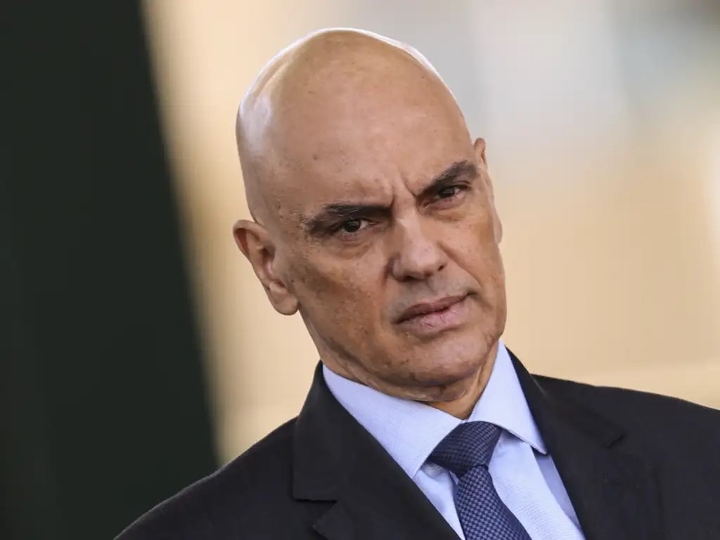 Jornais cobram a saída de Alexandre de Moraes do Supremo Tribunal