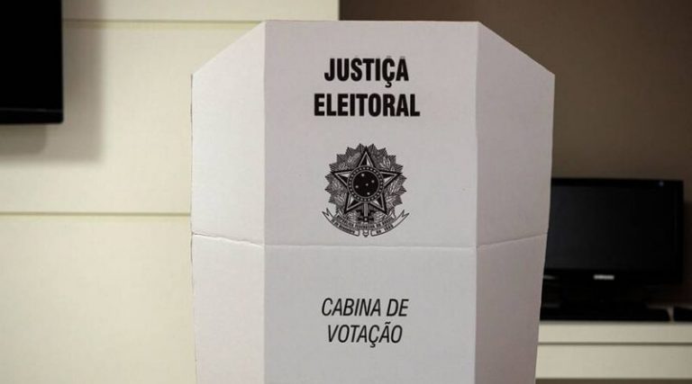 Eleitores vão às urnas neste domingo para escolher novos representantes