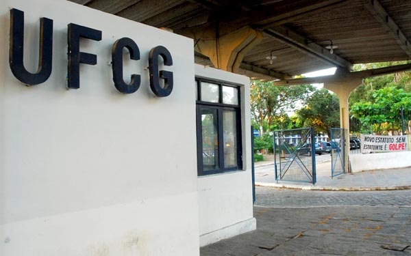 Confronto em protesto na UFCG resulta em condução à delegacia