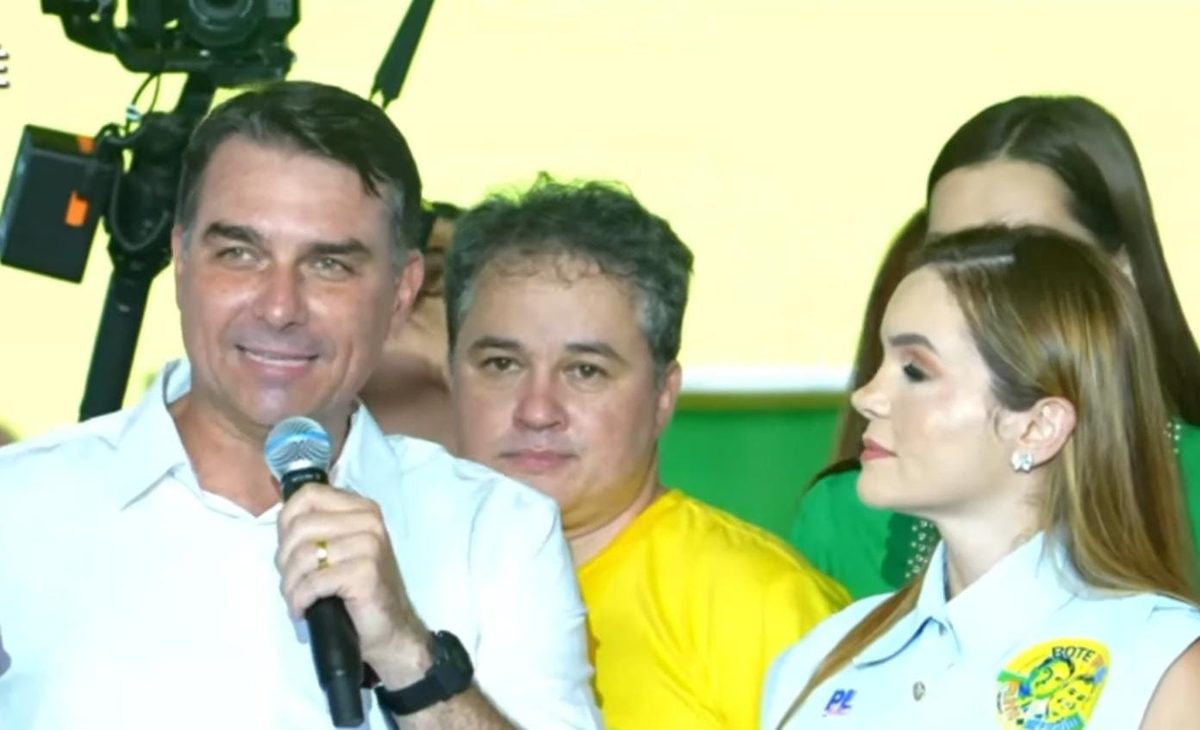 Flávio Bolsonaro promete voltar à Paraíba com Jair Bolsonaro se vencer as eleições de 2026