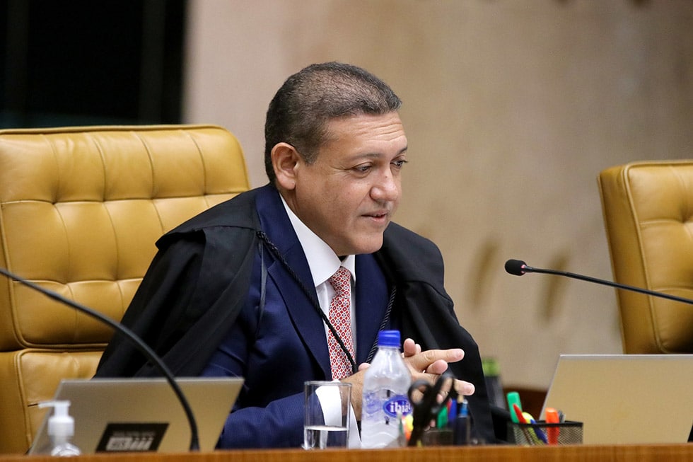 Presidente do TSE faz críticas à postura de ministro do Supremo