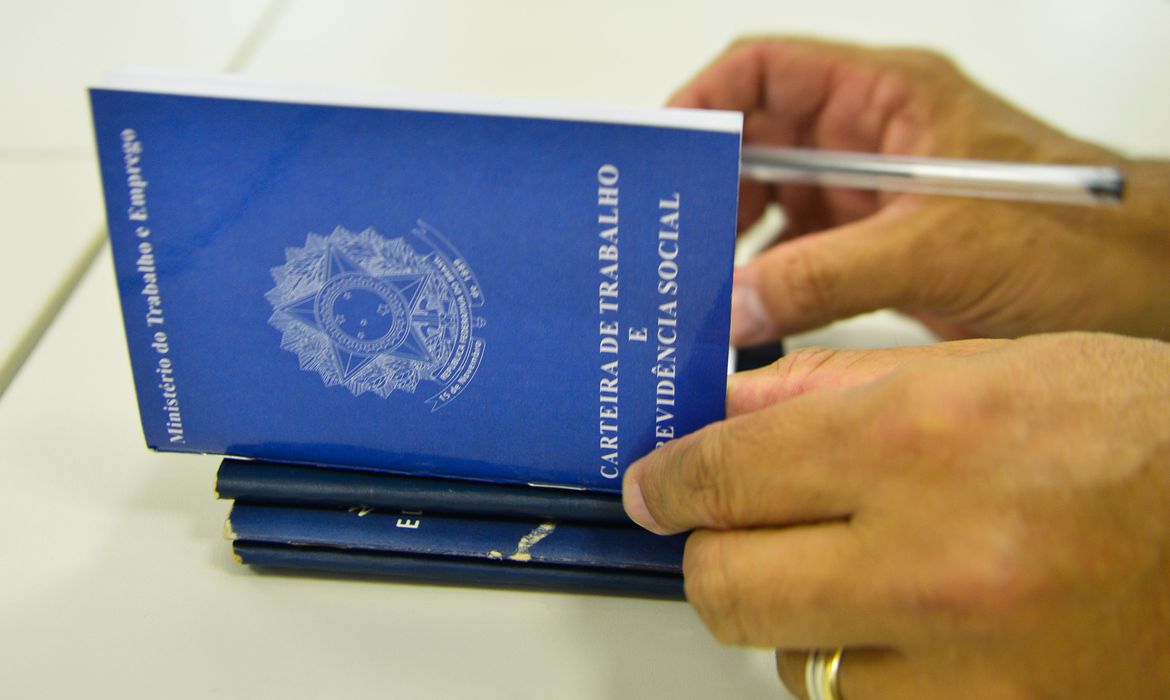 Sines ofertam mais de 1.400 vagas de emprego na Paraíba