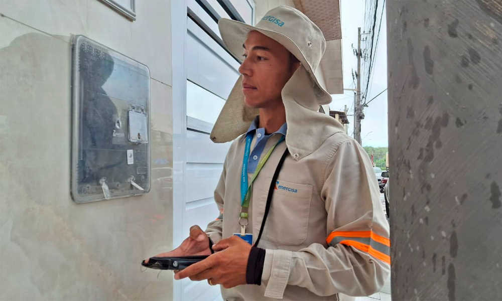 Energisa Paraíba alerta sobre uso de adesivos em medidores