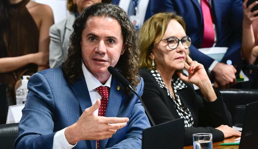 Senador paraibano vota favorável à redução da escala de trabalho 6×1
