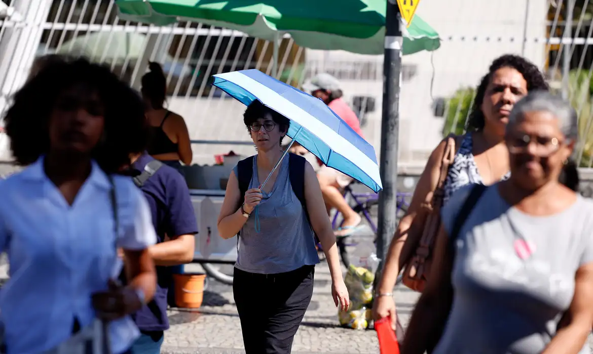 Salário mínimo poderá chegar a R$ 1.741 em 2027