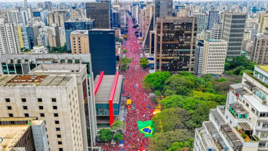 PM relata depredação, tumulto e pichações em dispersão de ato pró-Lula na Paulista