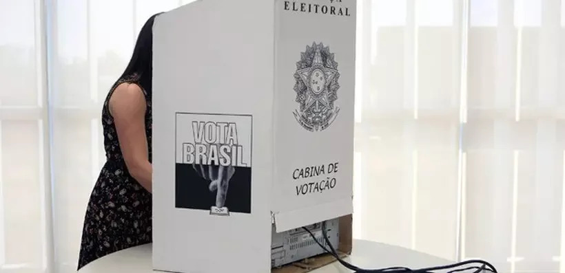 Eleitora é levada à Polícia Federal em Patos após filmar voto