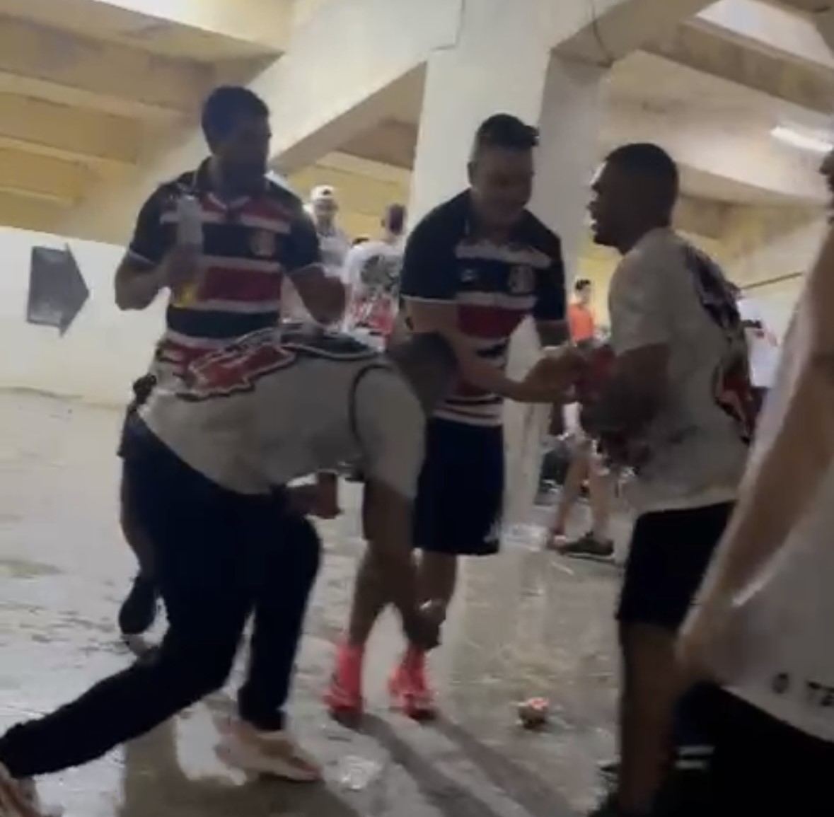 Saqueio em bar do Almeidão marca jogo entre Botafogo-PB e Santa Cruz