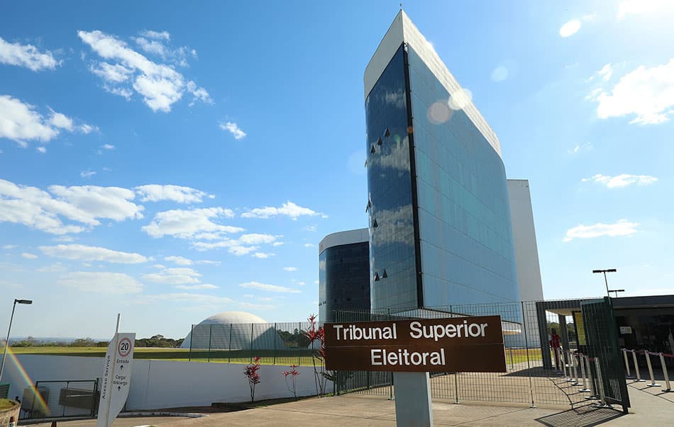 Conselho do TSE vai monitorar desinformação e IA nas eleições