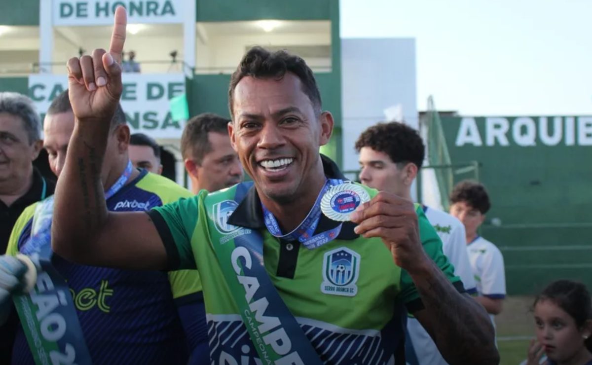 Marcelinho Paraíba busca novo título como técnico à frente do Esporte de Patos