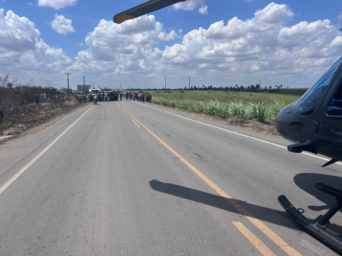 Mulher é resgatada de helicóptero após acidente em Juripiranga