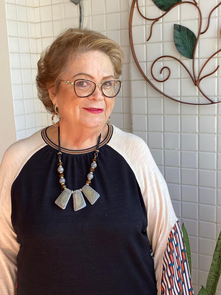 Professora Janete Lins Rodriguez celebra 80 anos com festa