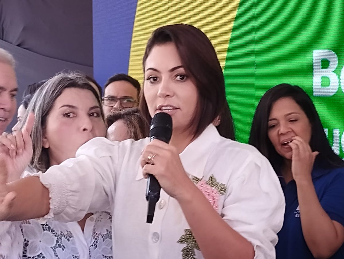 Michelle Bolsonaro será candidata ao Senado, diz deputada