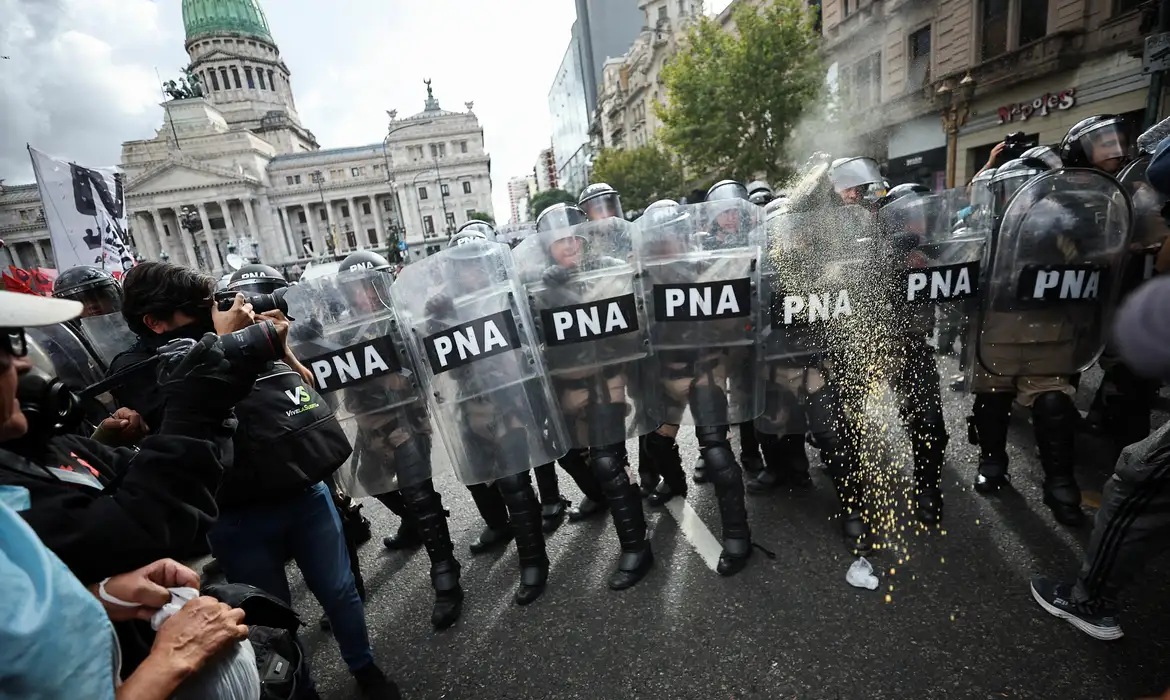 Ajuste na Argentina reduz novos aposentados