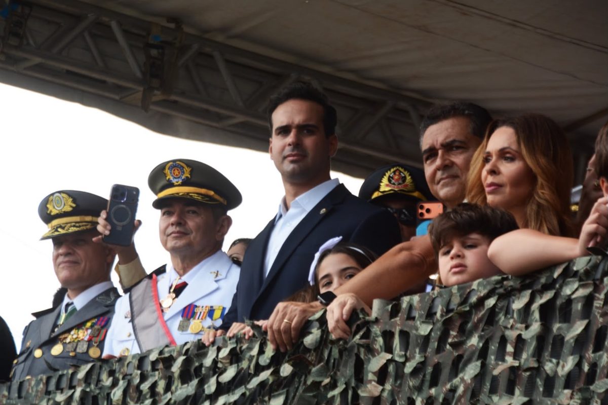 Lucas participa de desfile cívico-militar e destaca fortalecimento da democracia