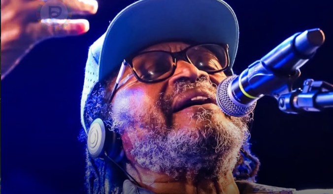 Edson Gomes é internado na UTI após passar mal depois de show em Salvador