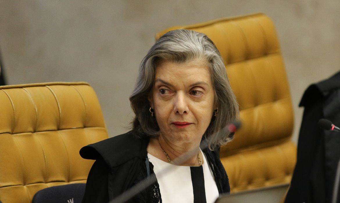 Carmen Lúcia diz se sentir ‘envergonhada’ e que Judiciário existe para ‘tranquilizar’ o povo