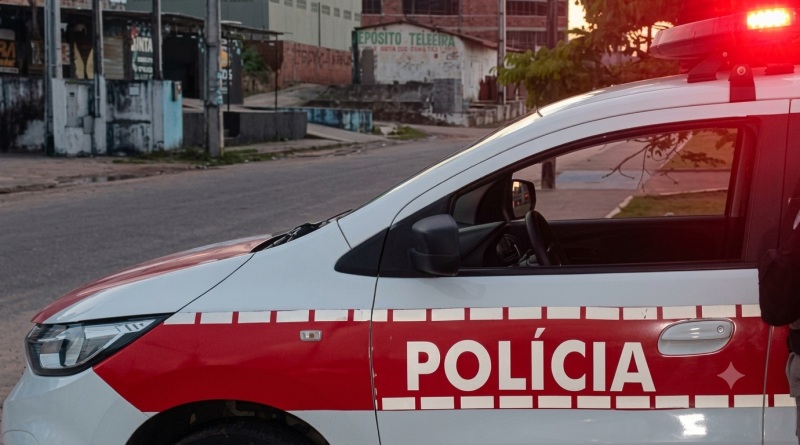 Homem é encontrado morto dentro de casa em Serra da Raiz e polícia prende suspeito