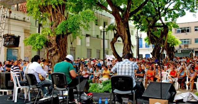 Clube do Samba de Mesa atrai público ao Centro Histórico
