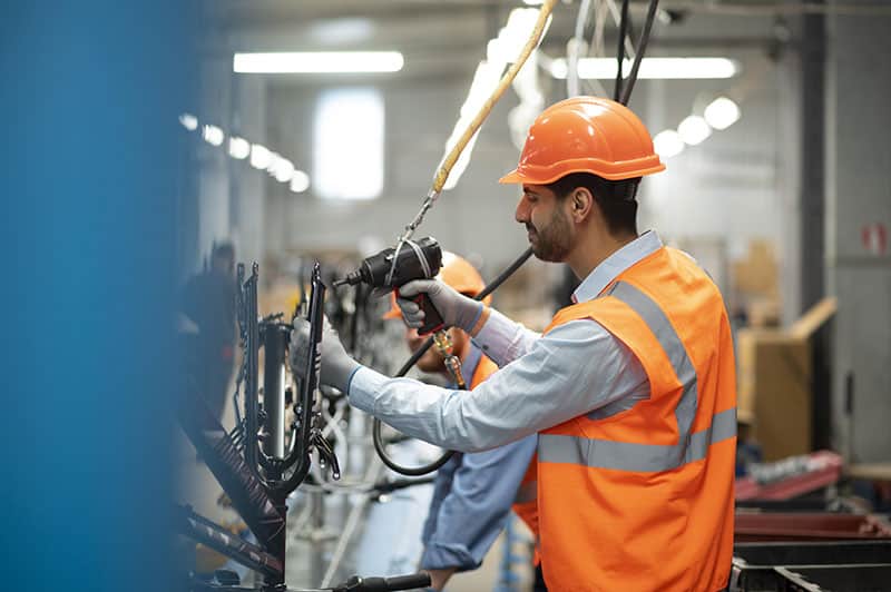 Faturamento da indústria cai em julho, segundo CNI
