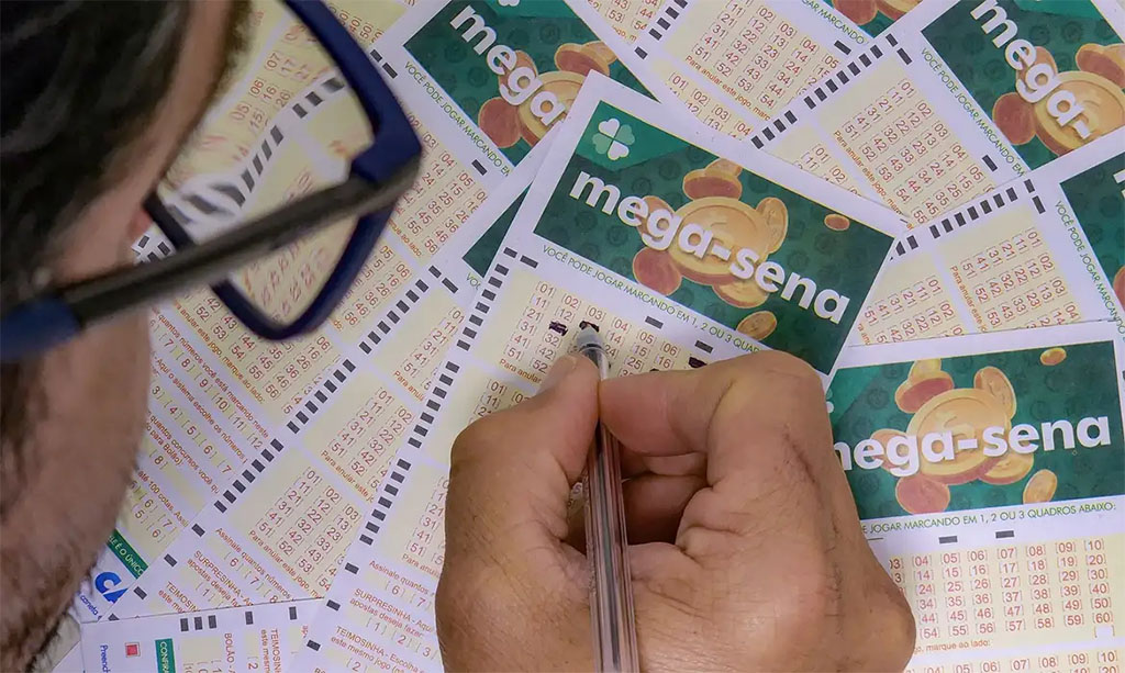Mega-Sena paga prêmio acumulado de R$ 165 milhões neste domingo
