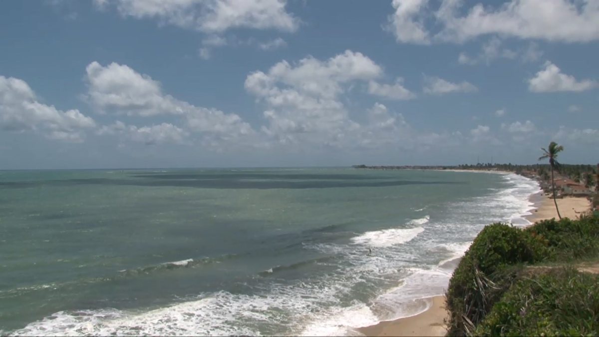 Avanço do mar afeta litoral e pesquisadores cobram planos de prevenção