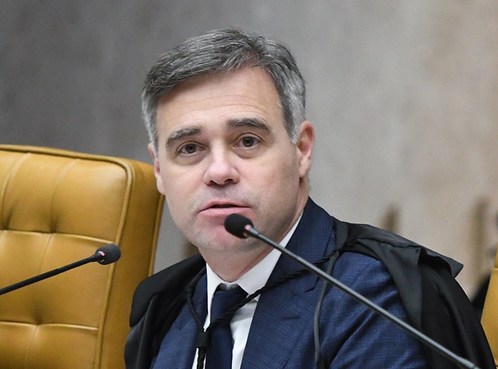 3 partidos pedem à PGR para tirar Mendonça do caso Master