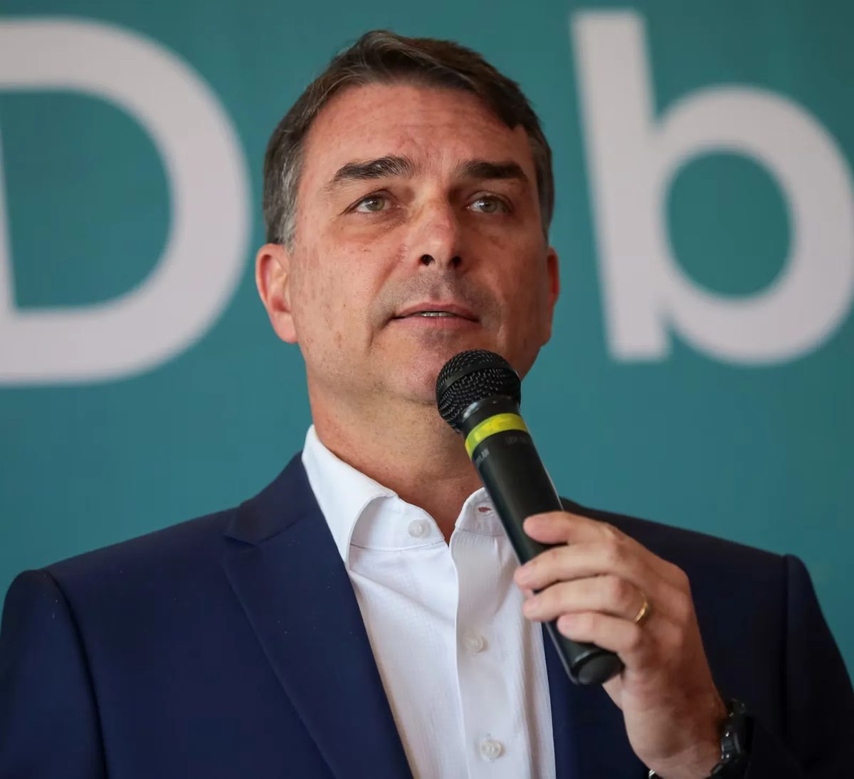 TSE descarta invasão cibernética em cadastro de Flávio Bolsonaro