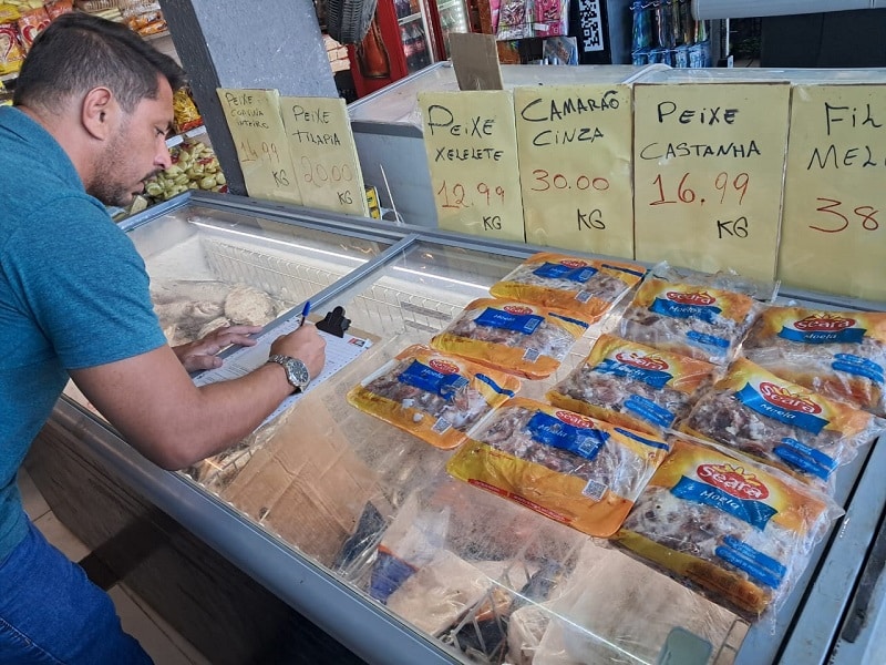 Consumidor deve ficar atento a validade de produtos, preços e problemas com produtos novos