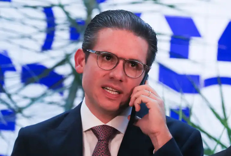 PF revela 100 telefonemas e 19 encontros entre Hugo Motta e ex-dono do Banco Master