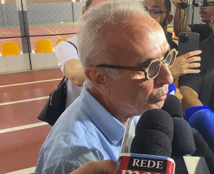 Cícero Lucena vota em João Pessoa e demonstra expectativa por segundo turno