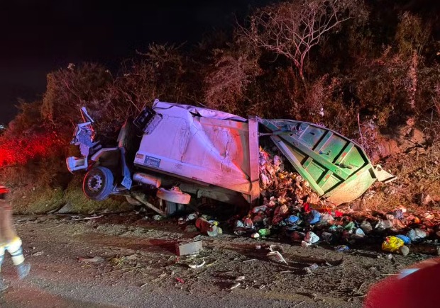 Acidente grave na BR-104 deixa três mortos e dois feridos no Agreste