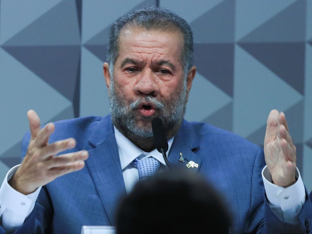 Carlos Lupi agenda encontro com a imprensa em João Pessoa