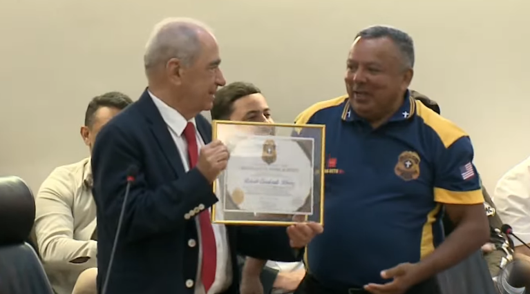 Roberto Cavalcanti é condecorado na Assembleia Legislativa da Paraíba