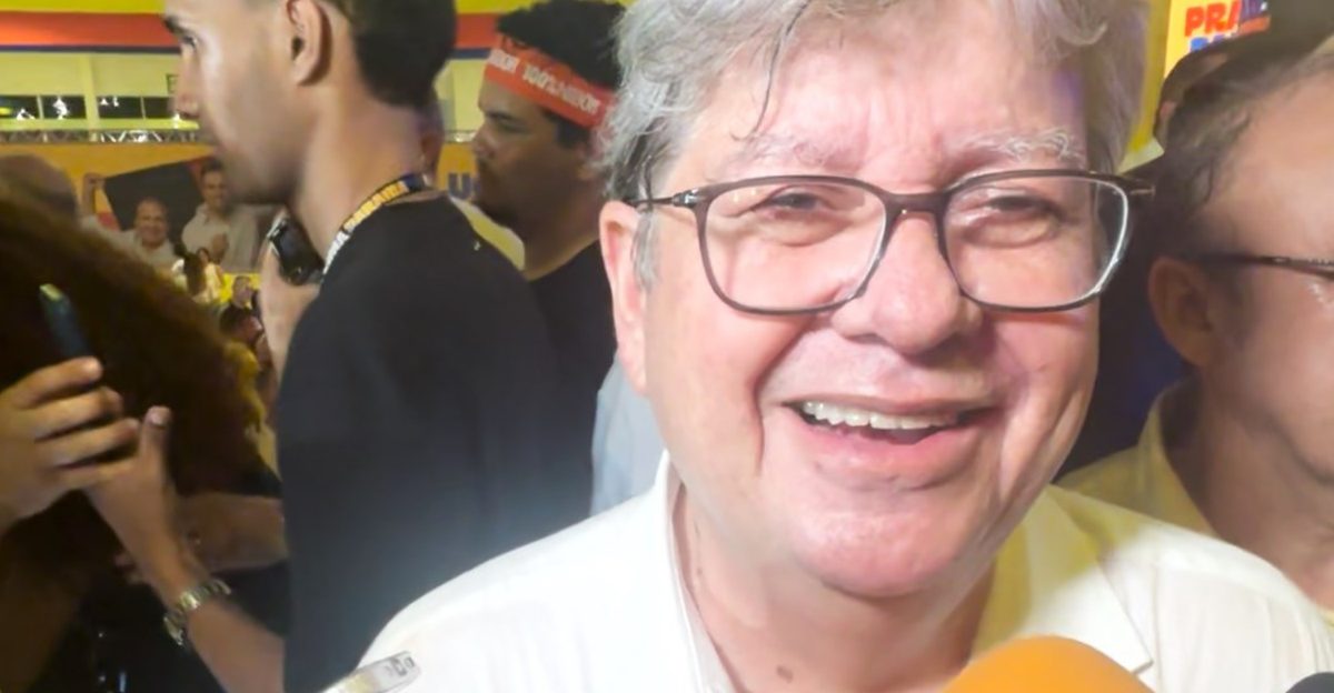 João Azevêdo guarda segredo sobre nomes para suplência ao Senado