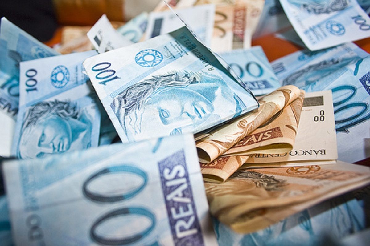Salário mínimo deverá subir para R$ 1.741 em 2027, afirma ministro da Fazenda