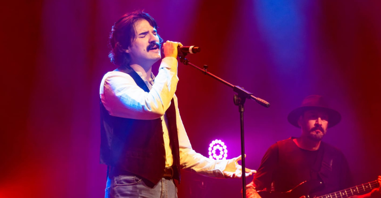 Teatro Pedra do Reino recebe tributo musical ao cantor Belchior
