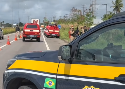 Casal de idosos morre atropelado na BR-101 em Alhandra