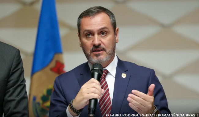 Ministro do Supremo afasta diretor-geral da Polícia Federal