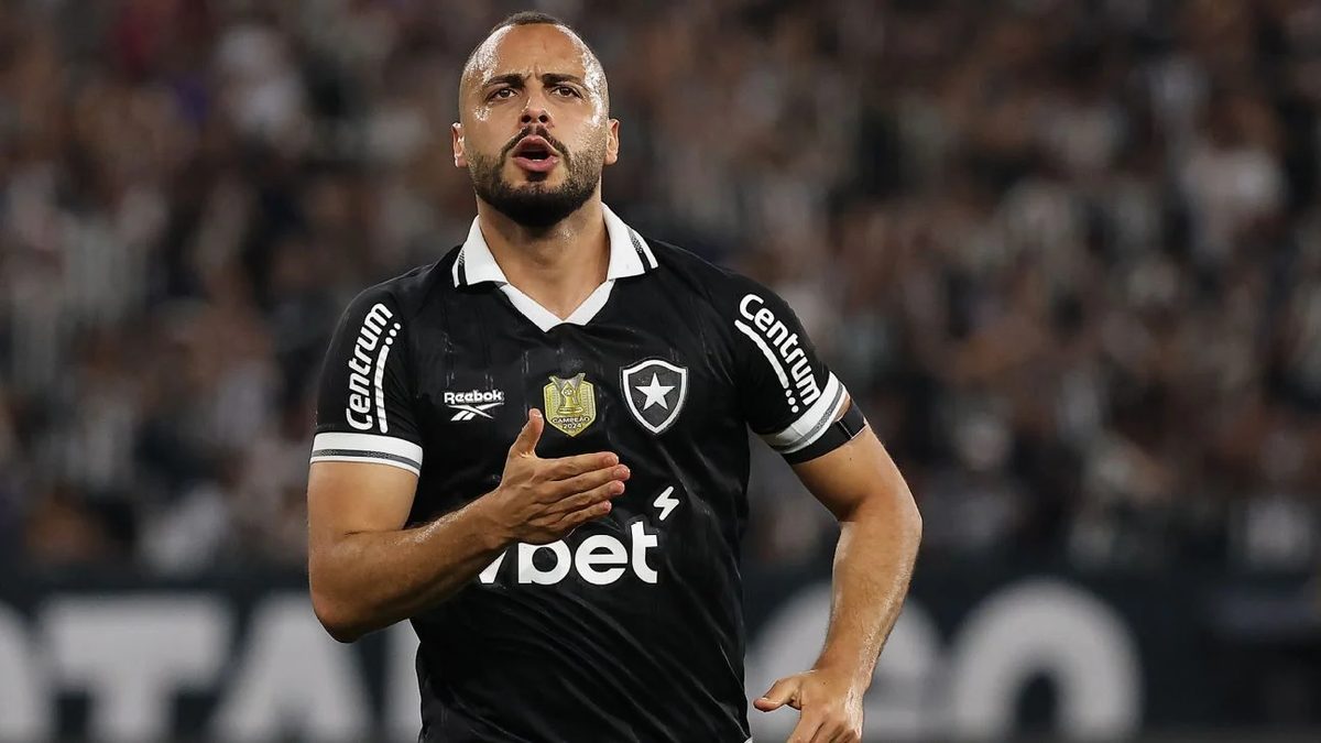 Clube mexicano faz proposta por paraibano Arthur Cabral, do Botafogo