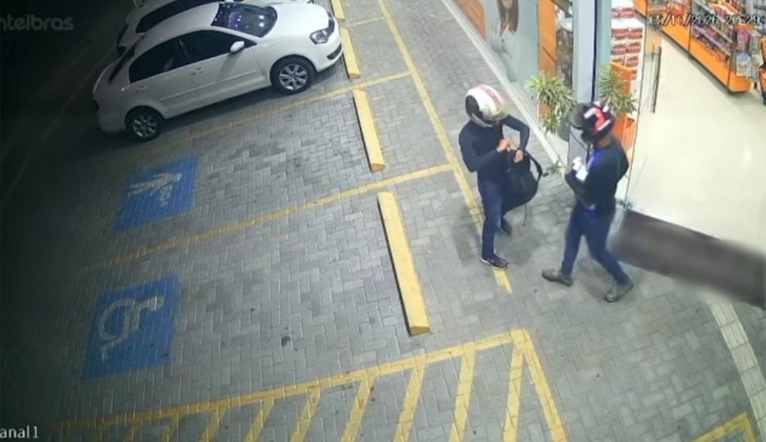 Assalto a farmácia resulta em roubo de perfumes e canetas emagrecedoras