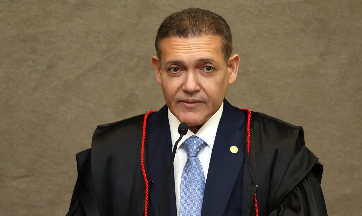 Presidente do TSE fala em rádio e TV neste sábado
