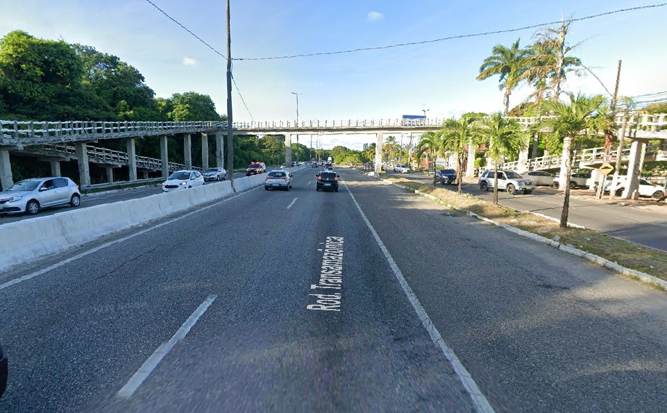 Colisão entre moto e carro na BR-230 deixa dois feridos em João Pessoa
