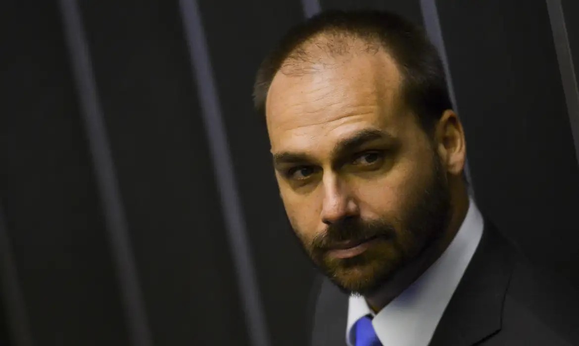 Ministério da Justiça demite Eduardo Bolsonaro da Polícia Federal