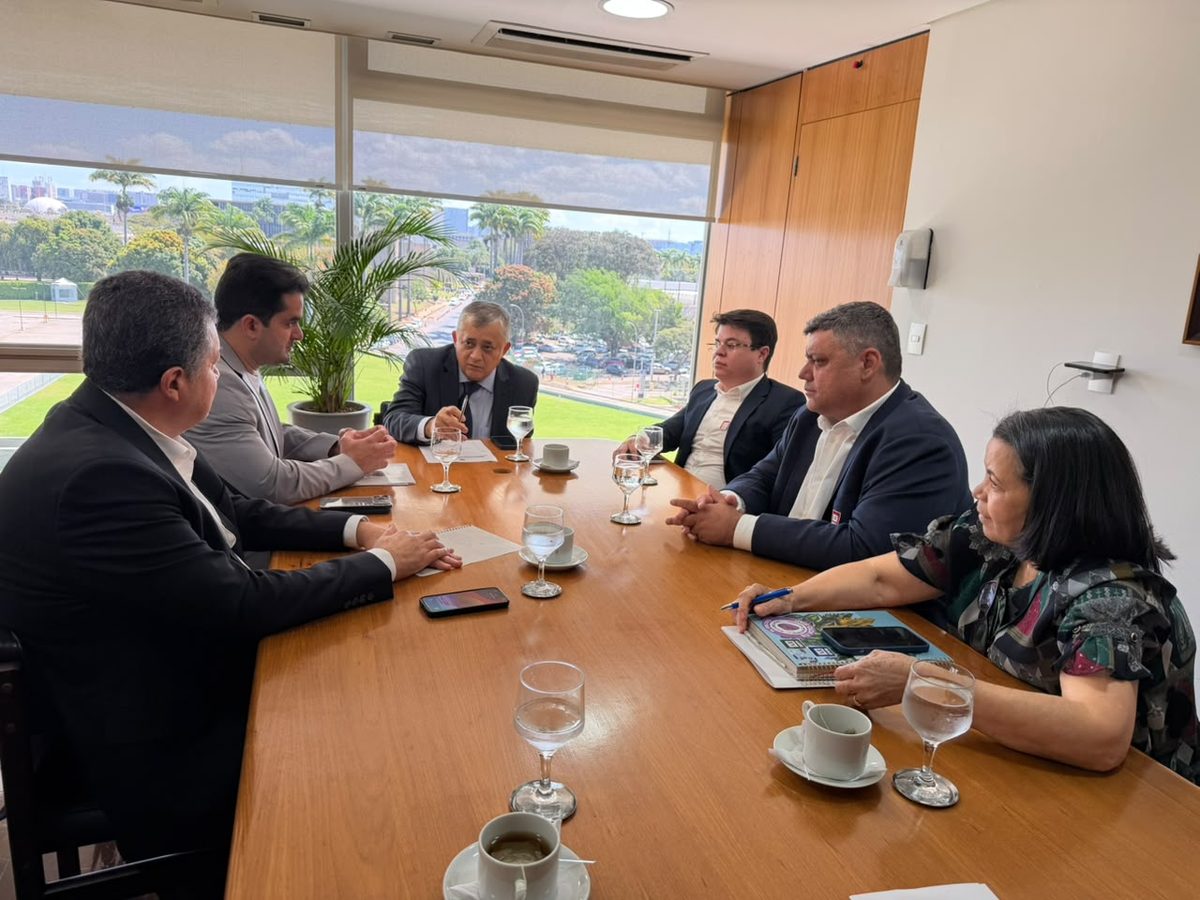 Famup se reúne com ministro para conversar sobre PECs em defesa do FPM
