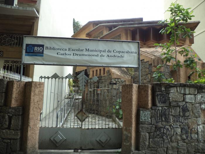 Casarão histórico abriga biblioteca no Rio de Janeiro