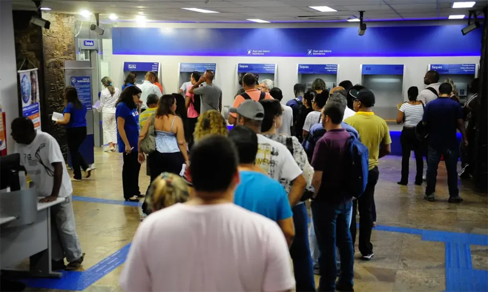Bancos não apresentam reajuste e bancários decidem na segunda-feira sobre paralisação