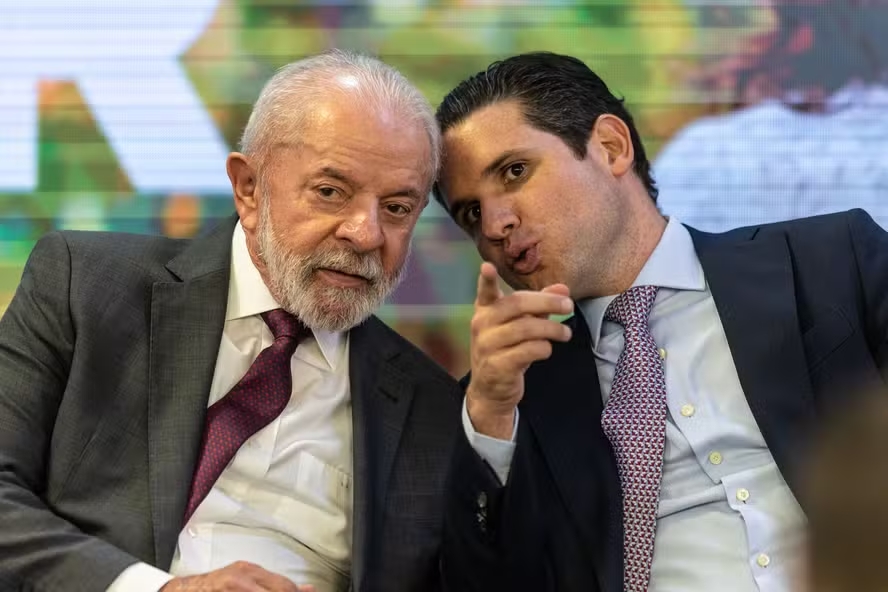 Hugo Motta anuncia apoio à reeleição de Lula na Paraíba