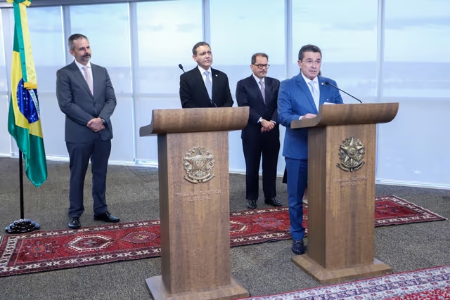 TCU entrega lista de responsáveis com contas julgadas irregulares ao TSE